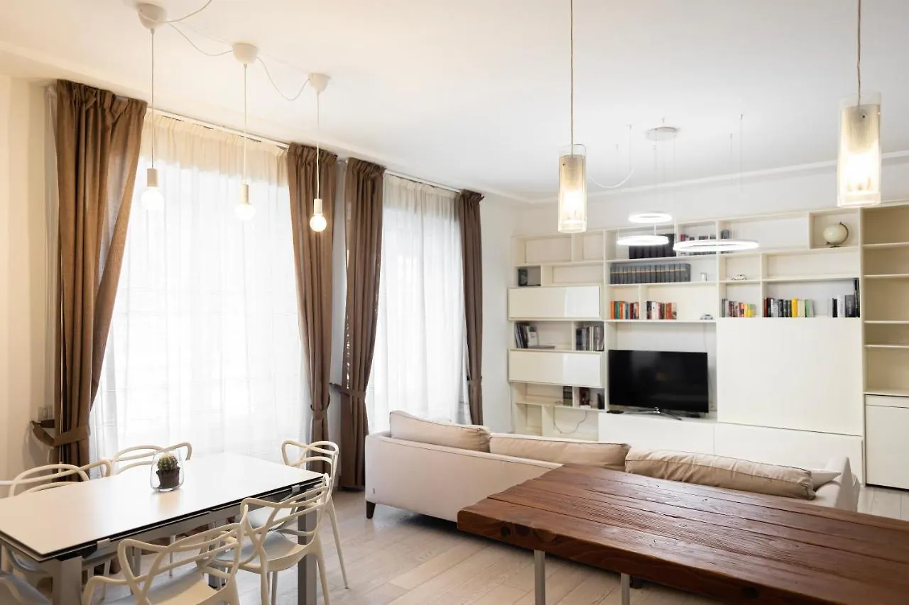 Apartment Elegante E Spazioso Quadrilocale In Porta Venezia Milan
