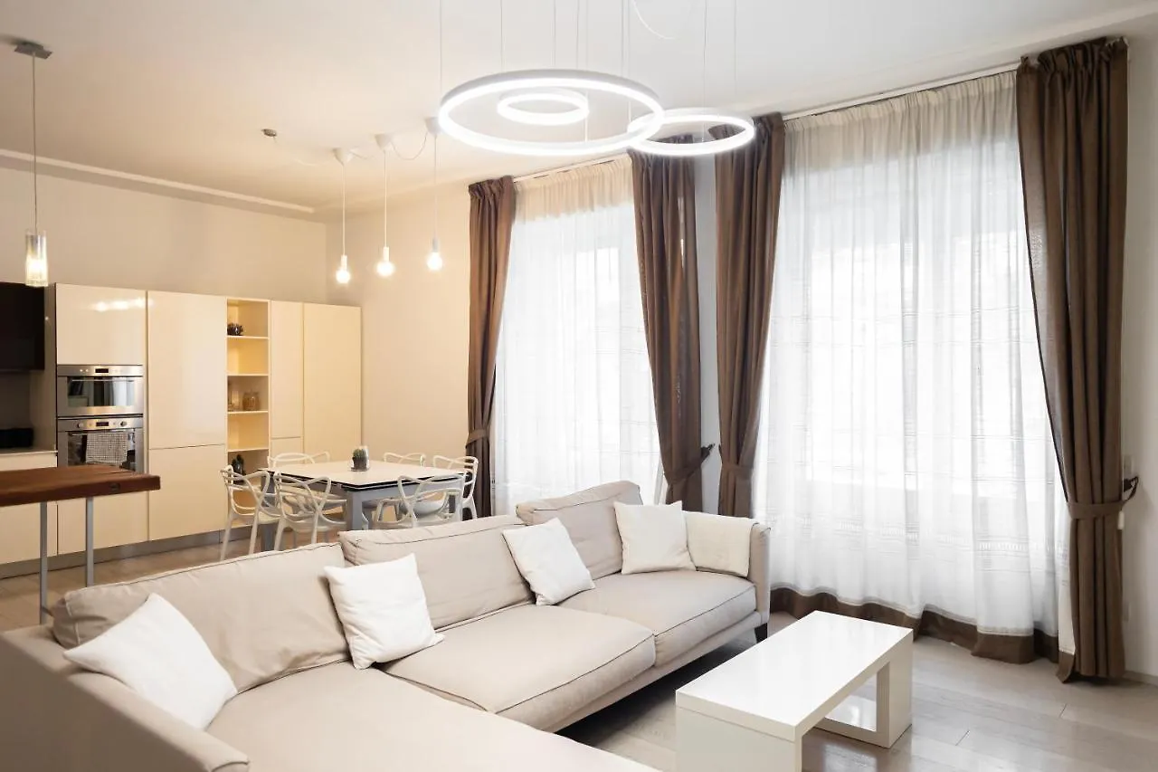 Elegante E Spazioso Quadrilocale In Porta Venezia Milan